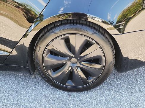 Used 2022 Tesla Model S Plaid AWD/4WD image 8