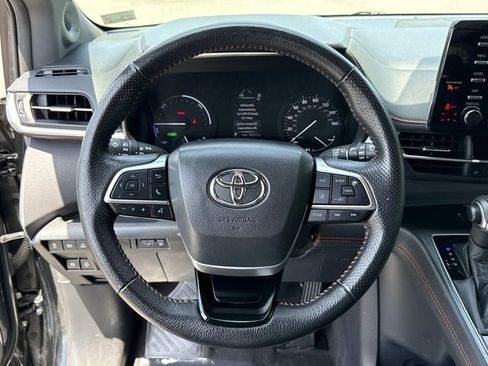 Used 2021 Toyota Sienna XSE w/ XSE Plus Package FWD image 19