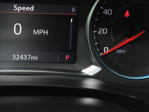 Used 2023 Chevrolet Traverse LT FWD image 28