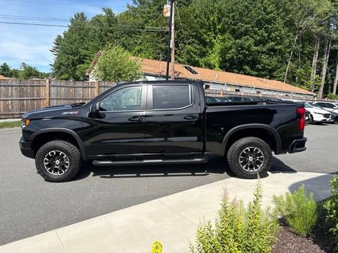 Used 2024 Chevrolet Silverado 1500 ZR2 w/ Technology Package AWD/4WD image 4