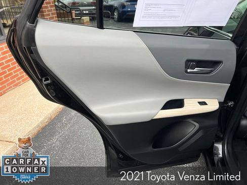 Used 2021 Toyota Venza Limited image 24