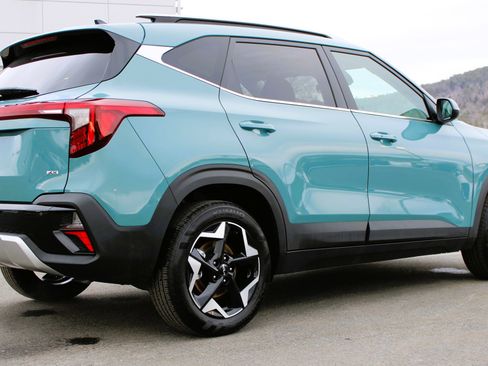 Used 2025 Kia Seltos EX w/ EX Sunroof Package image 18