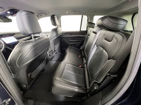 Used 2023 Jeep Grand Cherokee Limited w/ Black Appearance Package image 24