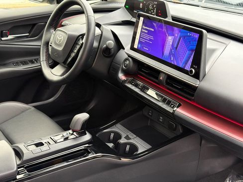 Used 2024 Toyota Prius Prime FWD image 10