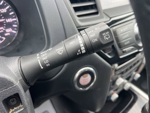 Used 2020 Nissan Pathfinder SV image 16