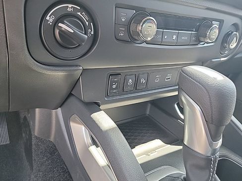 New 2026 Nissan Frontier SV w/ SV Convenience Package AWD/4WD image 26