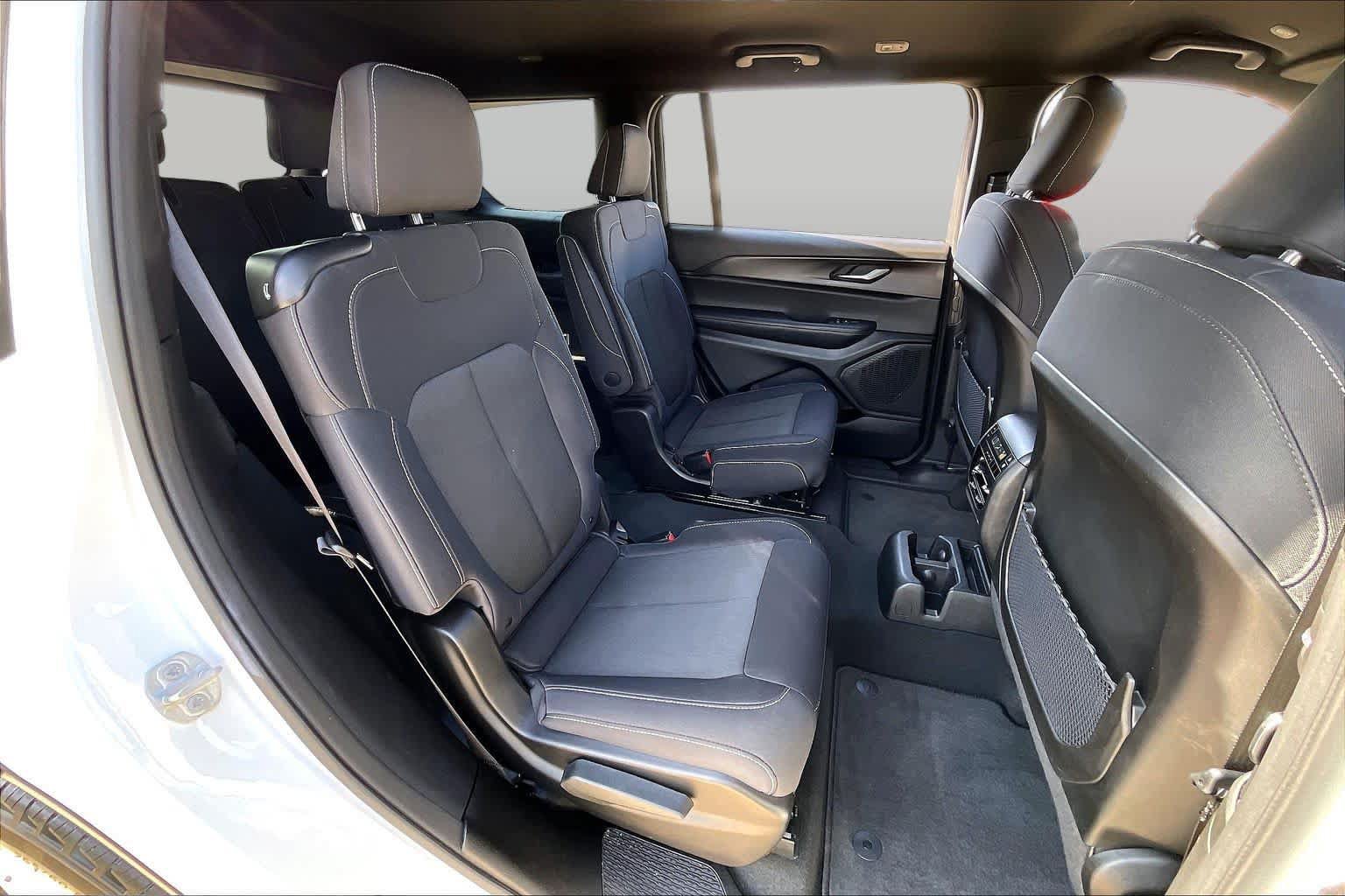 Used 2024 Jeep Grand Cherokee L Laredo RWD image 17