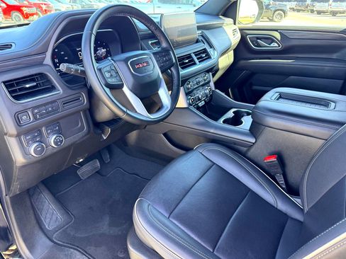 Used 2024 GMC Yukon XL SLT image 11