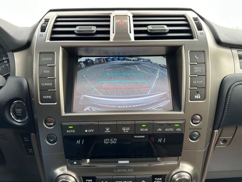 Used 2020 Lexus GX 460 Premium w/ Premium Package image 17