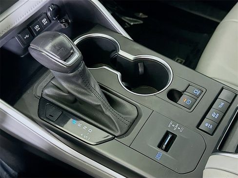 Used 2021 Toyota Highlander XLE image 33