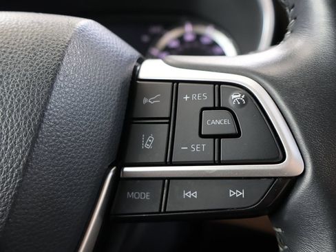 Used 2023 Toyota Highlander XLE FWD image 44