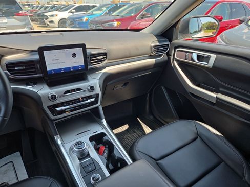 Certified 2022 Ford Explorer XLT w/ Equipment Group 202A AWD/4WD image 30