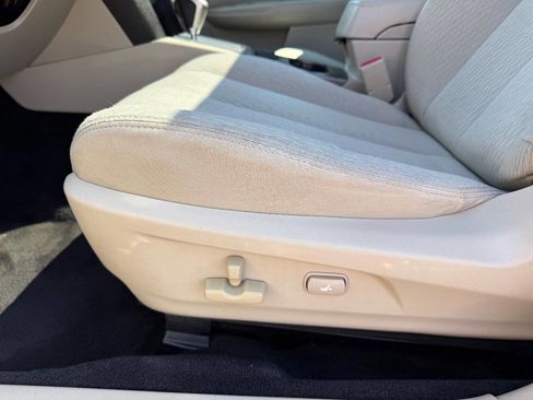 Used 2010 Subaru Outback 3.6R Premium image 15