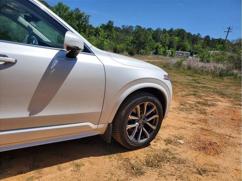 Used 2019 Volvo XC90 T6 Momentum w/ Advanced Package AWD/4WD image 17