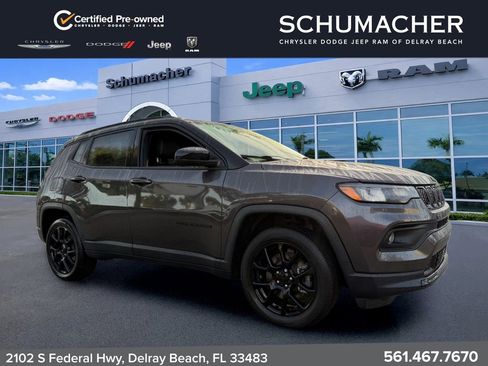 Used 2024 Jeep Compass Latitude w/ Convenience Group AWD/4WD image 1