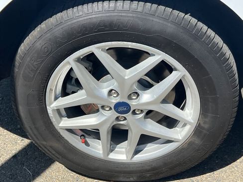 Used 2022 Ford Edge SEL image 17