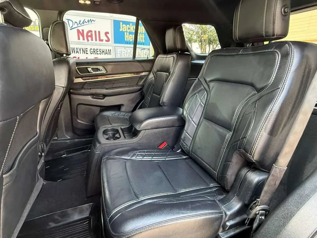 Used 2018 Ford Explorer Platinum AWD/4WD image 17