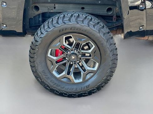 Used 2018 GMC Sierra 1500 SLT AWD/4WD image 35