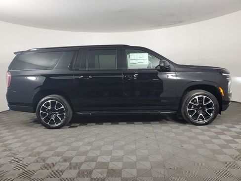 New 2026 Chevrolet Suburban RST image 3