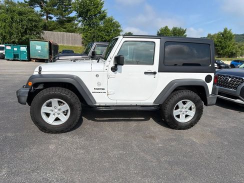 Used 2016 Jeep Wrangler Sport w/ Quick Order Package 24S AWD/4WD image 3