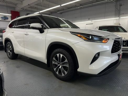 Used 2021 Toyota Highlander XLE image 5