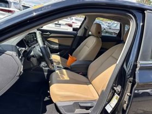 Used 2019 Volkswagen Jetta SE w/ Cold Weather Package FWD image 7