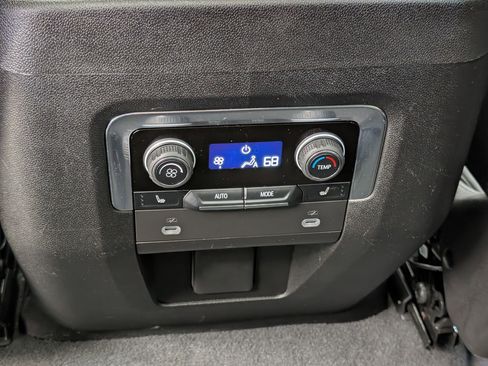 Used 2023 Chevrolet Suburban Z71 w/ Luxury Package image 29