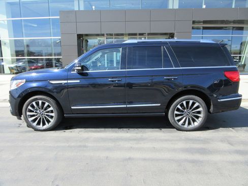 Used 2021 Lincoln Navigator Reserve w/ Cargo Convenience Package image 4