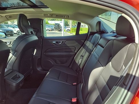 Used 2023 Volvo S60 B5 Core image 7