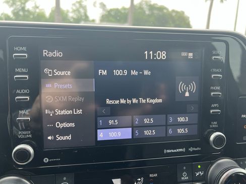 Used 2021 Toyota Highlander XLE FWD image 23
