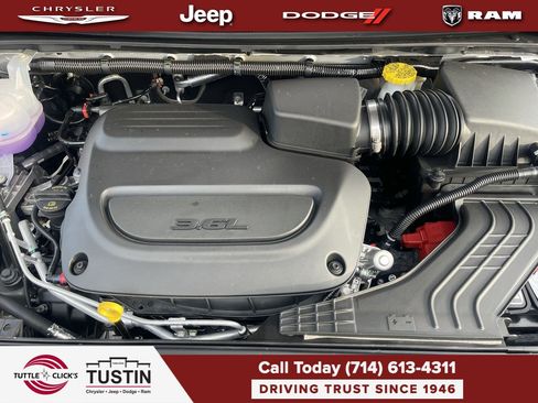 New 2026 Chrysler Pacifica Limited w/ Uconnect Theater Family Group FWD image 28