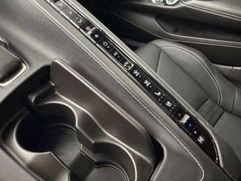 Used 2021 Chevrolet Corvette Stingray w/ Z51 Performance Package image 21