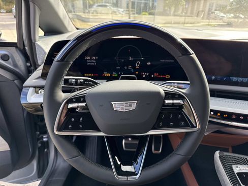 New 2026 Cadillac Optiq Luxury 2 image 30
