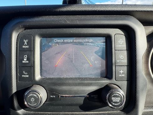 Used 2020 Jeep Wrangler Sport AWD/4WD image 16