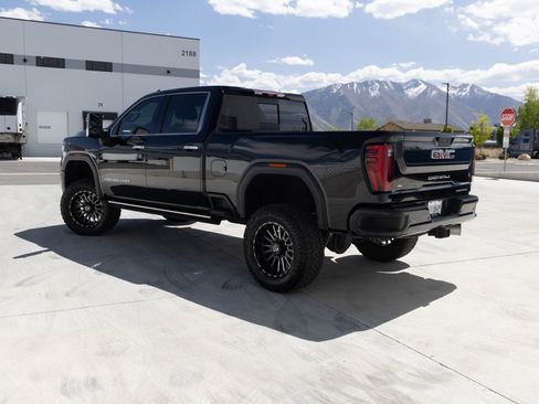Used 2024 GMC Sierra 3500 Denali w/ Technology Package AWD/4WD image 5