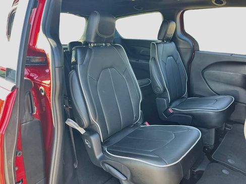 Used 2026 Chrysler Pacifica Limited w/ S Appearance Package FWD image 29