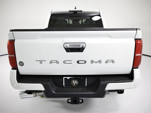 Used 2025 Toyota Tacoma Limited image 4