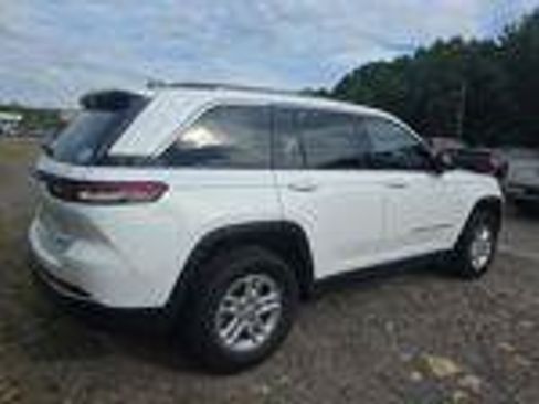 Used 2023 Jeep Grand Cherokee Laredo AWD/4WD image 4