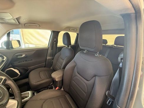 Used 2018 Jeep Renegade Latitude image 13