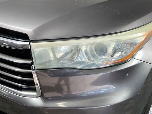 Used 2016 Toyota Highlander Plus FWD image 12