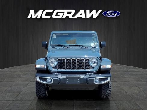 Used 2025 Jeep Gladiator Sport AWD/4WD image 2