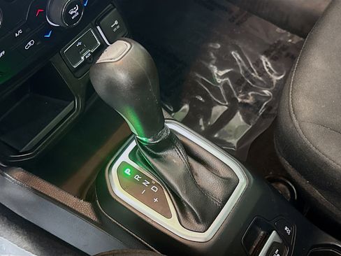 Used 2020 Jeep Renegade Latitude w/ Safety & Security Group II image 20