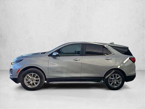 Used 2022 Chevrolet Equinox LT image 2