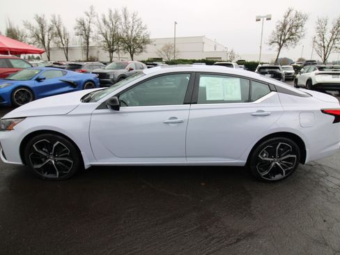 Used 2025 Nissan Altima 2.5 SR w/ SR Premium Package image 6