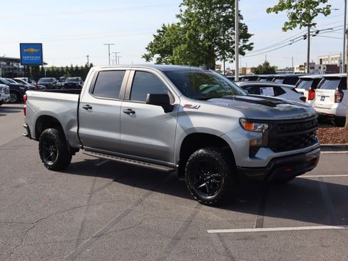 Used 2025 Chevrolet Silverado 1500 Custom Trail Boss AWD/4WD image 2