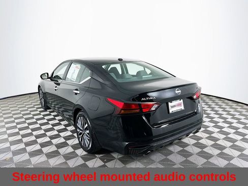 Used 2024 Nissan Altima 2.5 SV w/ SV Premium Package image 8