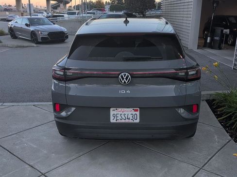Used 2023 Volkswagen ID.4 Pro image 5