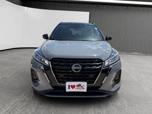 Used 2023 Nissan Kicks SR w/ SR Premium Package FWD image 8