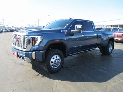Used 2025 GMC Sierra 3500 Denali w/ Denali Reserve Package image 14