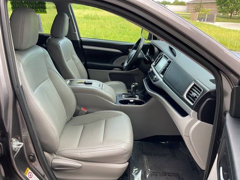 Used 2015 Toyota Highlander XLE AWD/4WD image 48